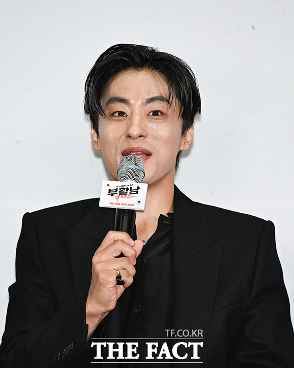 배우 강기영, 신승호, 김시아, 구교환(왼쪽부터)이 포즈를 취하고 있다.