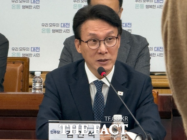 대전시와 더불어민주당이 16일 대전시청에서 예산정책협의회를 개최한 가운데 김민석 민주당 대표가 모두발언을 하고 있다. /정예준 기자