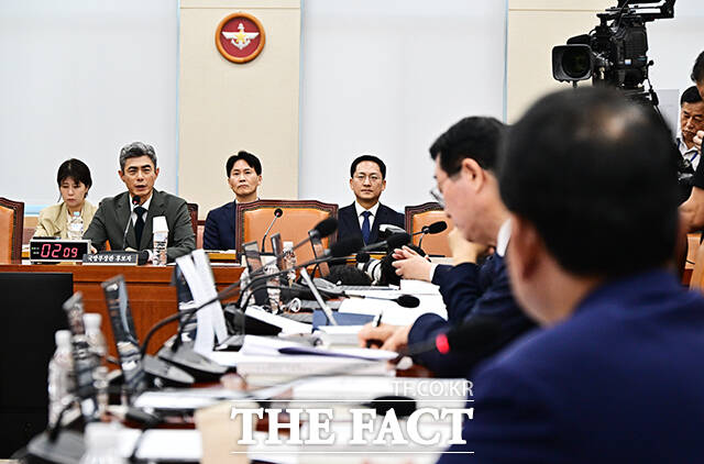 강신철 국방부 장관 후보자가 16일 오전 서울 여의도 국회에서 열린 인사청문회에 참석해 모두발언을 하고 있다. /국회=배정한 기자