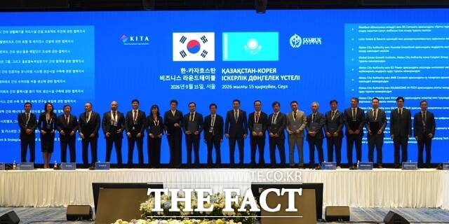 두나무가 카자흐스탄 알라타우시 개발청, 알라타우시티뱅크와 업무협약을 맺고 실물연계자산(RWA)과 토큰증권(STO) 등 디지털 금융 인프라 분야 협력에 나선다. /두나무
