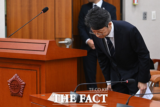 선서하는 홍지선 국토교통부 장관 후보자.