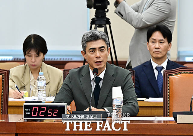 강신철 국방부 장관 후보자가 16일 오전 서울 여의도 국회에서 열린 인사청문회에 참석해 모두발언을 하고 있다. /국회=배정한 기자