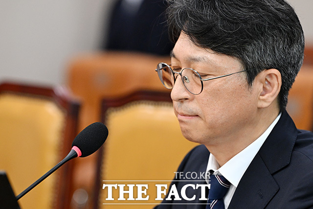 선서하는 홍지선 국토교통부 장관 후보자.