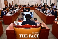  안건 상정하는 서영교 법사위원장 [포토]