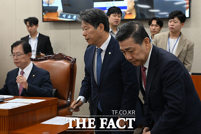 논의 마친 보건복지위원회 여야 간사.