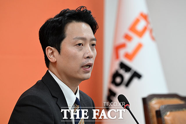 이기인 개혁신당 비상대책위원장이 17일 오전 서울 여의도 국회에서 첫 번째 당 쇄신안을 발표하고 있다. /국회=서예원 기자