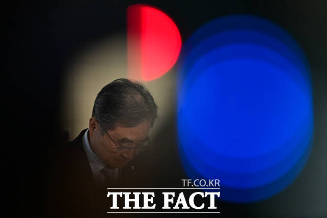 조현 장관은 당초 17일 예정된 '대미 투자 프로젝트' 국회 보고가 연기된 것에 대해