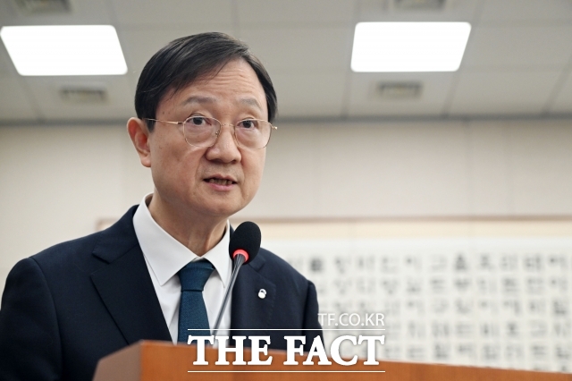 17일 이찬진 금감원장은 금융 상황 점검 회의에서 최근 한국거래소의 애프터마켓 개장과 미국 기준금리 인상 후 국내 자본시장 동향 등을 점검하고 자신의 견해를 밝혔다. /더팩트 DB