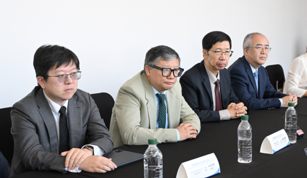 한국 수소연합은 노보텔 엔배서더 서울에서 2026 한중 수소 정책 포럼 참석 전문가들을 대상으로 사전 인터뷰를 마련했다. 왼쪽부터 (왼쪽부터) 중국수소에너지연맹연구원(CHA) 샤오천장 부원장, 교통개발정책연구소(ITDP) 류다이종 동아시아 대표, 칭화대학교 차량·모빌리티학원 양푸위엔 교수, 화북전력대학교 에너지전력혁신연구원 류젠궈 교수 ./ 한국 수소연합