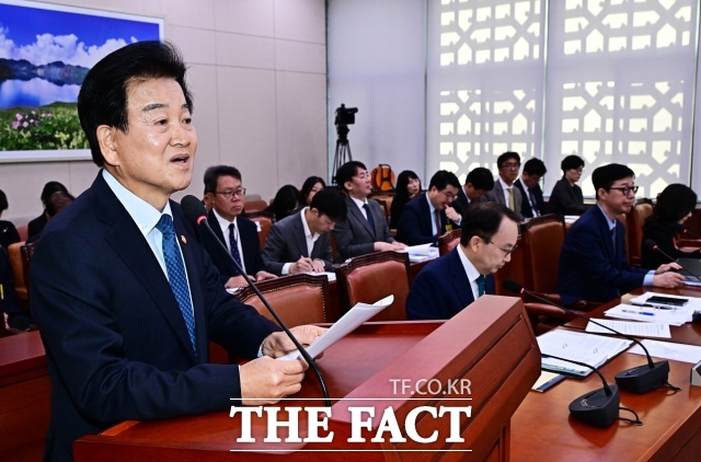 정동영 통일부 장관은 17일 국회 외교통일위원회 전체회의에서 '오늘 오전에 NSC 회의가 열렸느냐'는 안철수 국민의힘 의원의 물음에 