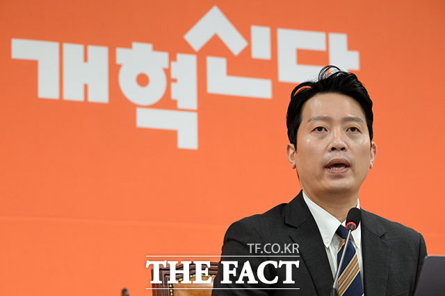 이기인 개혁신당 비상대책위원장이 17일 오전 서울 여의도 국회에서 첫 번째 당 쇄신안을 발표하고 있다. /국회=서예원 기자