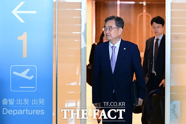 조현 장관은 당초 17일 예정된 '대미 투자 프로젝트' 국회 보고가 연기된 것에 대해