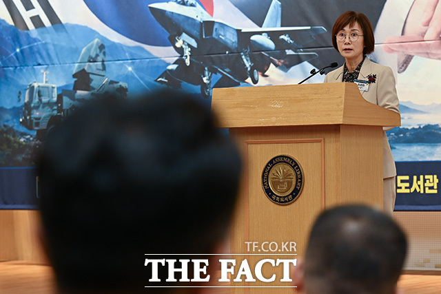 박선원 의원이 기념사를 하고 있다.