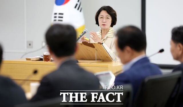 추미애 경기도지사가 16일 주간회의를 주재하고 있다. /경기도