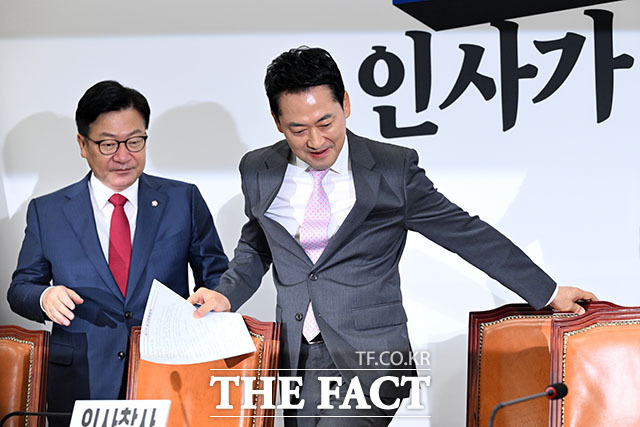 장동혁 국민의힘 대표(가운데)가 17일 오전 서울 여의도 국회에서 열린 최고위원회의에서 발언하고 있다. /국회=서예원 기자