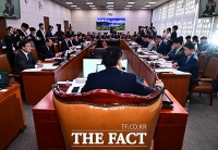  안건 상정하는 송석준 외통위원장 [포토]
