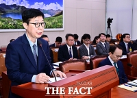  현안보고하는 박윤주 외교부 1차관 [포토]