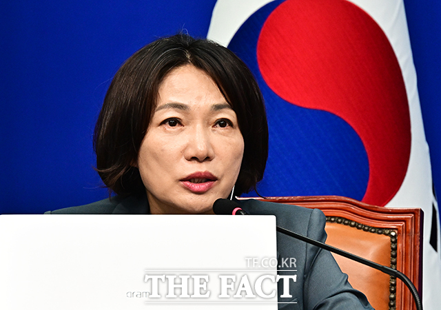 국회 보건복지위원회 소속 서미화 더불어민주당 의원은 최중증 발달장애인이 시설 입소 외에도 지역사회에서 살아갈 수 있도록 개인별 돌봄 필요도에 맞춘 인력과 예산을 충분히 확보해야 한다고 강조했다. 사진은 서 의원. /배정한 기자