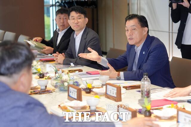 이재준 수원시장이 17일 수원컨벤션센터에서 열린 '제18회 세계도로협회(PIARC) 동계도로대회 유치위원회' 출범식에서 발언하고 있다. /수원시