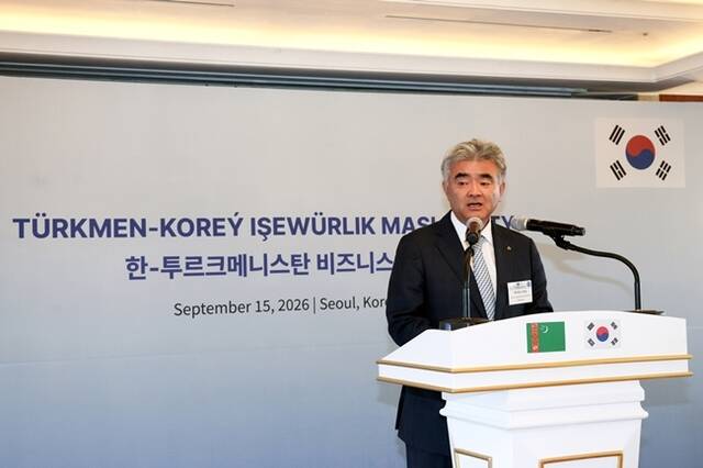 정원주 대우건설 회장이 지난 14일부터 16일까지 사흘간 열린 제1차 한·중앙아시아 정상회의 공식 일정에 참석해 중앙아시아 각국과 협력관계 확대에 나섰다. /대우건설