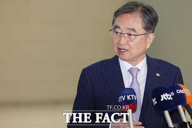 조 장관은 전날 미국으로 출국하기 전 인천국제공항에서 기자들과 만나 대미투자와 관련해 