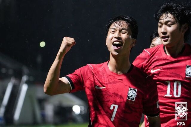 사진은 지난 15일 2026 아이치·나고야 아시안게임 남자 축구 조별리그 D조 카타르와의 경기에서 엄지성이 골을 넣은 후 환호하고 있다. /나고야=대한축구협회