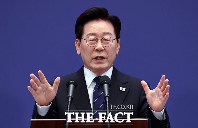 이재명 대통령은 18일 청와대에서 열린 기자회견에서 