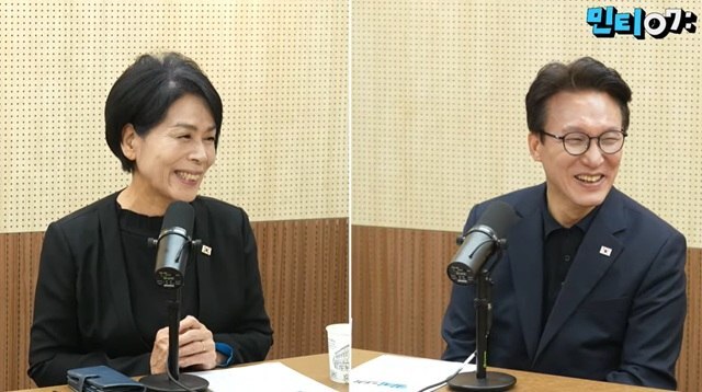 지난 민주당 8·17 전당대회에서 과정에서 김민석 대표 공세에 앞장섰던 친청계 최민희 최고위원(왼쪽)이 지난 17일 민티07에 김 대표와 함께 출연했다. 당내에선 김 대표의 포용 선언이라는 평가가 나왔다. /민주당 티비 갈무리