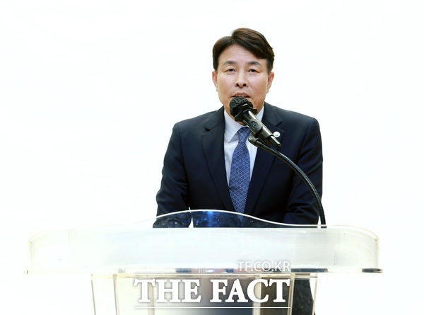 전문학 대전시 서구청장이 17일 서구청 구봉산홀에서 '지역자율방재단 역량 강화 교육'을 진행하고 있다. /대전시 서구
