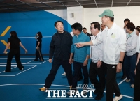  문정 운동정원 둘러보는 서강석 송파구청장과 오세훈 시장 [포토]