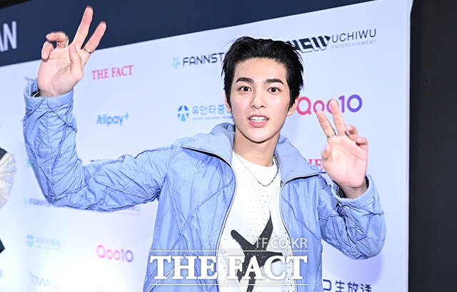 <더팩트>가 주최하고 팬앤스타와 UCW가 주관하는 ‘2026 더팩트 뮤직 어워즈(2026 THE FACT MUSIC AWARDS, TMA)’가 19일 오후 부산 연제구 부산아시아드주경기장에서 열린 가운데 코르티스 성현(위)과 건호가 블루카펫을 밟고 있다. /부산아시아드주경기장=박헌우 기자