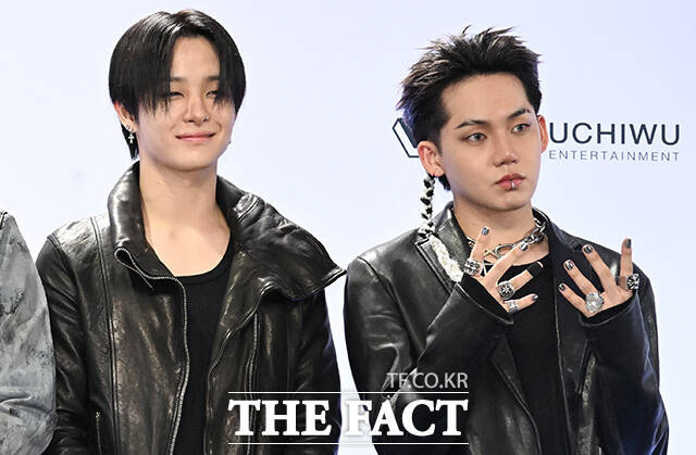 <더팩트>가 주최하고 팬앤스타와 UCW가 주관하는 ‘2026 더팩트 뮤직 어워즈(2026 THE FACT MUSIC AWARDS, TMA)’가 19일 오후 부산 연제구 부산아시아드주경기장에서 열린 가운데 그룹 트레저(TREASURE)의 하루토와 윤재혁, 박정우, 소정환, 아사히, 도영, 요시, 지훈, 최현석(왼쪽부터)이 블루카펫을 밟고 있다. /부산아시아드주경기장=김성렬 기자