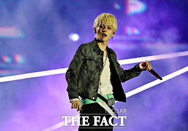 <더팩트>가 주최하고 팬앤스타와 UCW가 주관하는 ‘2026 더팩트 뮤직 어워즈(2026 THE FACT MUSIC AWARDS, TMA)’가 19일 오후 부산 연제구 부산아시아드주경기장에서 열린 가운데 트레저(TREASURE)가 화려한 무대를 펼치고 있다. /부산아시아드주경기장=배정한 기자