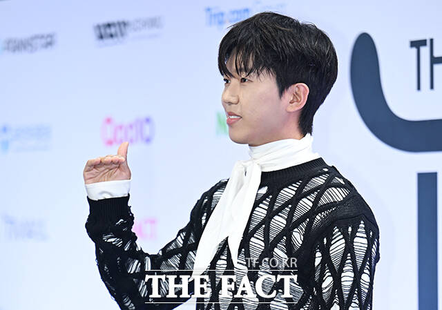 <더팩트>가 주최하고 팬앤스타와 UCW가 주관하는 ‘2026 더팩트 뮤직 어워즈(2026 THE FACT MUSIC AWARDS, TMA)’가 19일 오후 부산 연제구 부산아시아드주경기장에서 열린 가운데 임영웅이 블루카펫을 밟고 있다. /부산아시아드주경기장=박헌우 기자