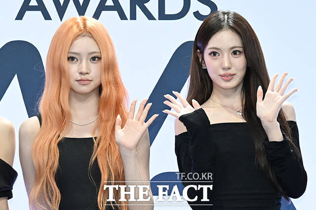 <더팩트>가 주최하고 팬앤스타와 UCW가 주관하는 ‘2026 더팩트 뮤직 어워즈(2026 THE FACT MUSIC AWARDS, TMA)’가 19일 오후 부산 연제구 부산아시아드주경기장에서 열린 가운데 그룹 키키(KiiiKiii)의 키야와 이솔, 지유, 하음, 수이(왼쪽부터)가 블루카펫을 밟고 있다. /부산아시아드주경기장=김성렬 기자