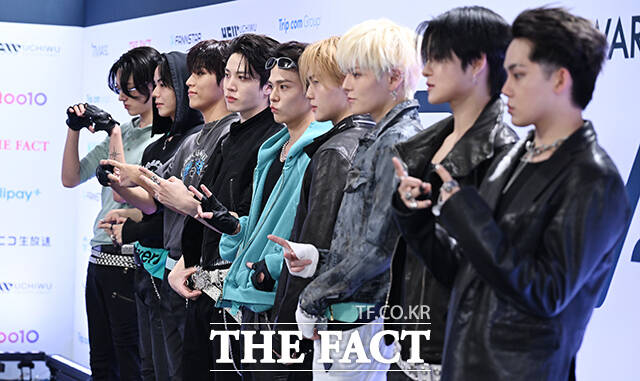 <더팩트>가 주최하고 팬앤스타와 UCW가 주관하는 ‘2026 더팩트 뮤직 어워즈(2026 THE FACT MUSIC AWARDS, TMA)’가 19일 오후 부산 연제구 부산아시아드주경기장에서 열린 가운데 그룹 트레저(TREASURE)의 하루토와 윤재혁, 박정우, 소정환, 아사히, 도영, 요시, 지훈, 최현석(왼쪽부터)이 블루카펫을 밟고 있다. /부산아시아드주경기장=박헌우 기자