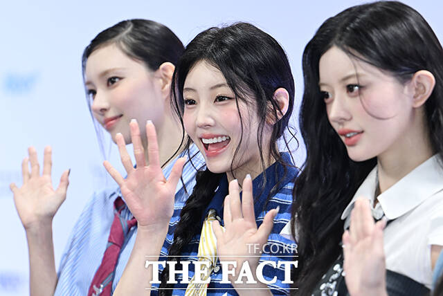 <더팩트>가 주최하고 팬앤스타와 UCW가 주관하는 ‘2026 더팩트 뮤직 어워즈(2026 THE FACT MUSIC AWARDS, TMA)’가 19일 오후 부산 연제구 부산아시아드주경기장에서 열린 가운데 아일릿 원희가 블루카펫을 밟고 있다. /부산아시아드주경기장=박헌우 기자