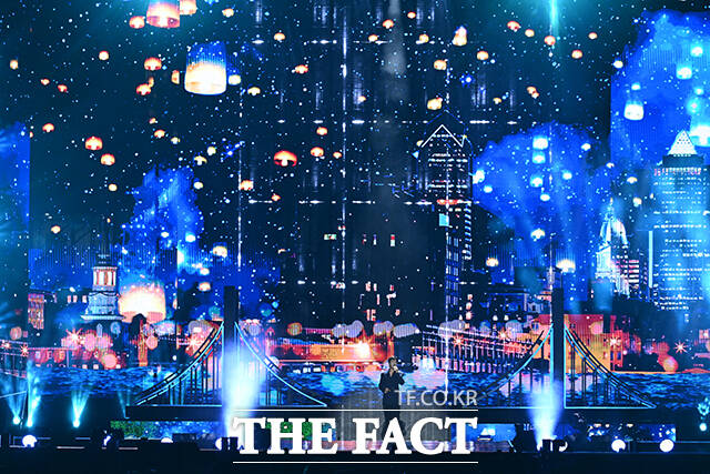 <더팩트>가 주최하고 팬앤스타와 UCW가 주관하는 ‘2026 더팩트 뮤직 어워즈(2026 THE FACT MUSIC AWARDS, TMA)’가 19일 오후 부산 연제구 부산아시아드주경기장에서 열린 가운데 가수 임영웅이 손키스 세리머니를 하고 있다. /부산아시아드주경기장=남윤호 기자]