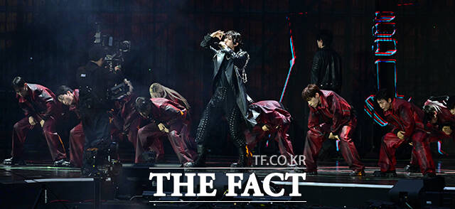 <더팩트>가 주최하고 팬앤스타와 UCW가 주관하는 ‘2026 더팩트 뮤직 어워즈(2026 THE FACT MUSIC AWARDS, TMA)’가 19일 오후 부산 연제구 부산아시아드주경기장에서 열린 가운데 그룹 싸이커스가 화려한 오프닝 무대를 펼치고 있다. /부산아시아드주경기장=남윤호 기자