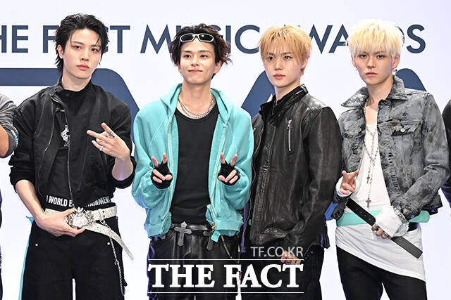 <더팩트>가 주최하고 팬앤스타와 UCW가 주관하는 ‘2026 더팩트 뮤직 어워즈(2026 THE FACT MUSIC AWARDS, TMA)’가 19일 오후 부산 연제구 부산아시아드주경기장에서 열린 가운데 그룹 트레저(TREASURE)의 하루토와 윤재혁, 박정우, 소정환, 아사히, 도영, 요시, 지훈, 최현석(왼쪽부터)이 블루카펫을 밟고 있다. /부산아시아드주경기장=김성렬 기자