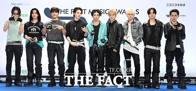 <더팩트>가 주최하고 팬앤스타와 UCW가 주관하는 ‘2026 더팩트 뮤직 어워즈(2026 THE FACT MUSIC AWARDS, TMA)’가 19일 오후 부산 연제구 부산아시아드주경기장에서 열린 가운데 그룹 트레저(TREASURE)의 하루토와 윤재혁, 박정우, 소정환, 아사히, 도영, 요시, 지훈, 최현석(왼쪽부터)이 블루카펫을 밟고 있다. /부산아시아드주경기장=김성렬 기자