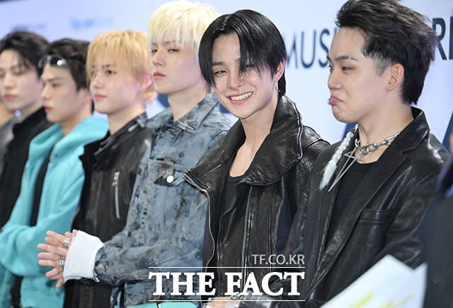 <더팩트>가 주최하고 팬앤스타와 UCW가 주관하는 ‘2026 더팩트 뮤직 어워즈(2026 THE FACT MUSIC AWARDS, TMA)’가 19일 오후 부산 연제구 부산아시아드주경기장에서 열린 가운데 그룹 트레저(TREASURE)의 하루토와 윤재혁, 박정우, 소정환, 아사히, 도영, 요시, 지훈, 최현석(왼쪽부터)이 블루카펫을 밟고 있다. /부산아시아드주경기장=박헌우 기자