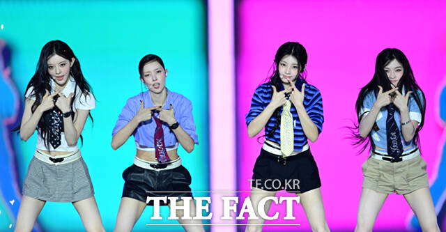 <더팩트>가 주최하고 팬앤스타와 UCW가 주관하는 ‘2026 더팩트 뮤직 어워즈(2026 THE FACT MUSIC AWARDS, TMA)’가 19일 오후 부산 연제구 부산아시아드주경기장에서 열린 가운데 그룹 아일릿(ILLIT)의 민주와 윤아, 원희, 이로하(왼쪽부터)가 화려한 무대를 펼치고 있다. /부산아시아드주경기장=이새롬 기자