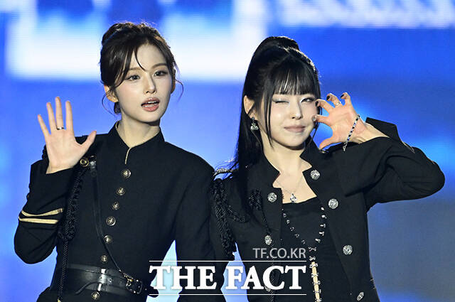 <더팩트>가 주최하고 팬앤스타와 UCW가 주관하는 ‘2026 더팩트 뮤직 어워즈(2026 THE FACT MUSIC AWARDS, TMA)’가 19일 오후 부산 연제구 부산아시아드주경기장에서 열린 가운데 그룹 엔믹스(NMIXX)가 'SOUND OF THE YEAR'상을 수상한 뒤 소감을 밝히고 있다. /김성렬 기자
