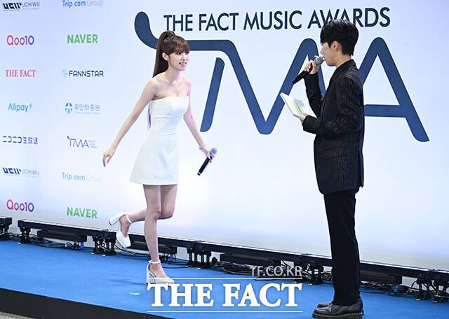 <더팩트>가 주최하고 팬앤스타와 UCW가 주관하는 ‘2026 더팩트 뮤직 어워즈(2026 THE FACT MUSIC AWARDS, TMA)’가 19일 오후 부산 연제구 부산아시아드주경기장에서 열린 가운데 최예나가 블루카펫을 밟고 있다. /부산아시아드주경기장=박헌우 기자