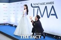  [2026 TMA] '8번째 MC 호흡' 전현무·서현, 블루카펫 마지막 장식