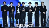  [2026 TMA] '블랙 카리스마' 알파드라이브원, '올해의 아티스트' 수상…2관왕 영예
