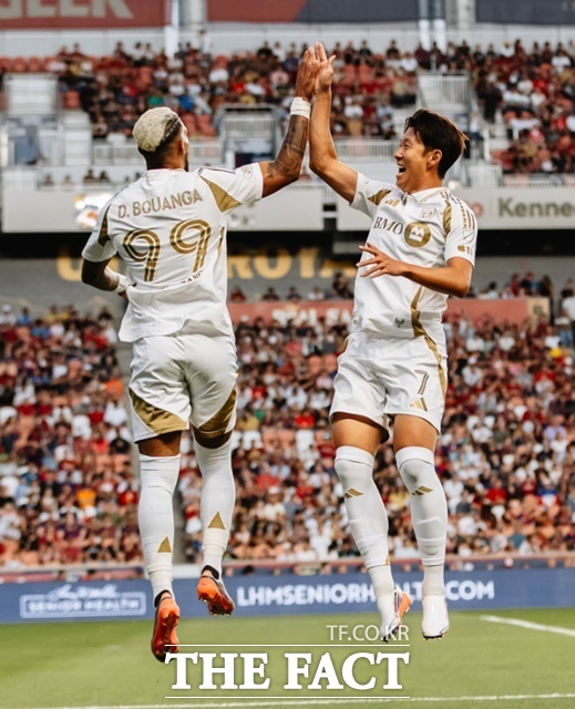 ‘캡틴’ 손흥민(34·LAFC)이 1골 1도움을 폭발시키며 절정의 공격 감각을 과시했다. 드니 부앙가의 골까지 만들어내며 LAFC의 필승 공격조합으로 자리 잡은 ‘흥부 듀오’의 위력도 다시 한번 보여줬다./LAFC