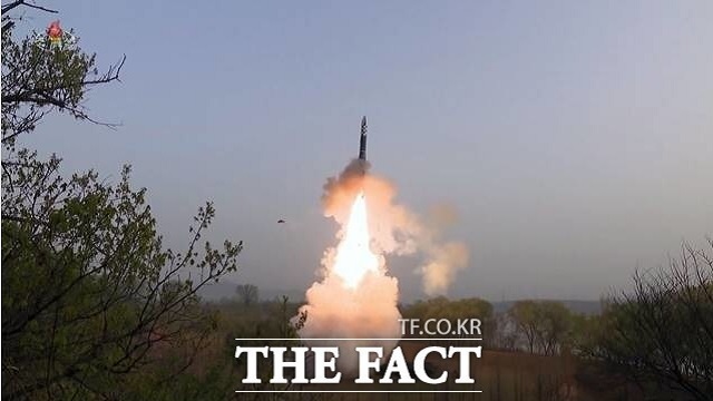 일본 방위성은 20일 북한이 탄도미사일로 추정되는 발사체를 발사했다고 발표했다. 사진은 기사 내용과 무관합니다. /더팩트 DB