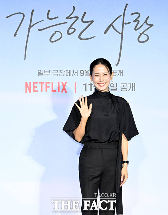 배우 조여정이 21일 서울 용산구 CGV 용산 아이파크몰에서 열린 영화 '가능한 사랑' 언론시사회 및 기자간담회에 참석해 포즈를 취하고 있다. /이새롬 기자